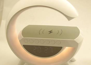 Lampka LED Głośnik Ładowarka Indukcyjna Zegar Radio budzik