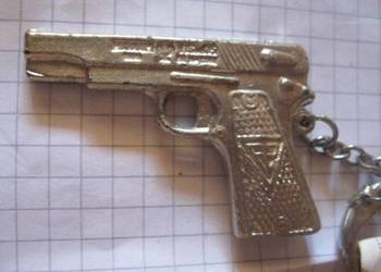 Polski Vis pistolet Brelok lata 70/80ąte okres PRL lata 80te 20w. o