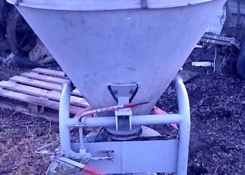 Rozsiewacz nawozu bąk