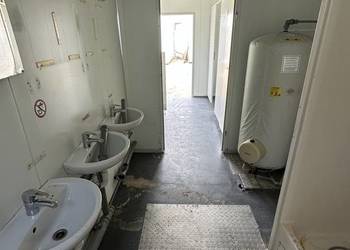KONTENER SANITARNY 2x PRYSZNIC WC PISUAR / 5x UMYWALKI