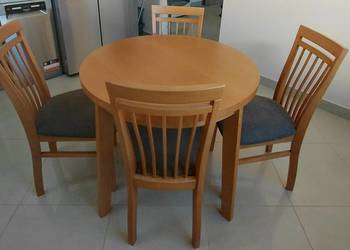 Stół drewniany z  4 krzesłami