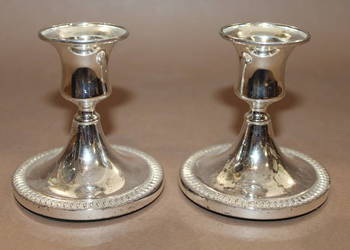 Para angielskich, metalowych świeczników nr 888