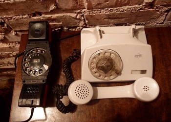 Starocia z dawnych lat aparat telefoniczny  RWT i AM-1 Telos