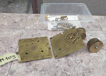 M105 Mechanizm starego zegara ściennego pełna płyta w częściach