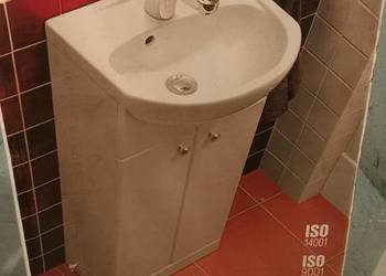 Sprzedam umywalkę z szafką łazienkową, nowe.