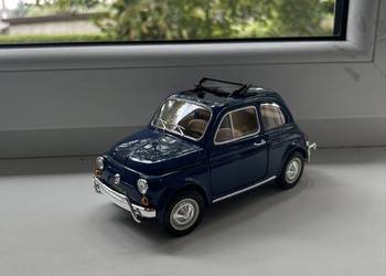 Bburago Fiat 500L 1968 Model samochodu w skali 1:18 Granatowy