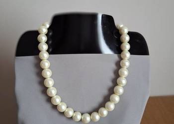 Zestaw: klasyczne wykwintne perłowe korale z kolczykami