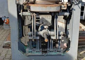 Duża prasa mechaniczna