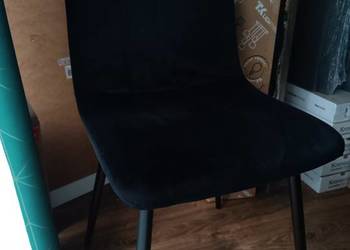 Czarne krzesła tapicerowane - zestaw