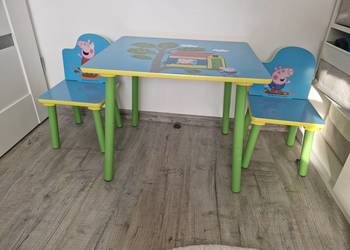 Stolik plus krzesełka świnka peppa