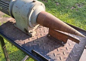 Łuparka świdrowa z motoreduktorem