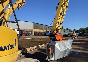 Pojemnik do betonu 400L podczepiany pod koparkę, auto-wylew
