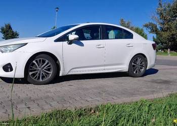 Toyota Avensis 2015 1.8 benzyna sedan