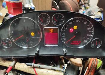 Licznik Audi A6C5 4B0919880G full fis