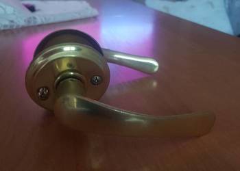 Klamka pokojowa mosiądż stan dobry.