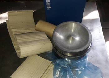 Tłok Mercedes OM460LA claas wirtgen