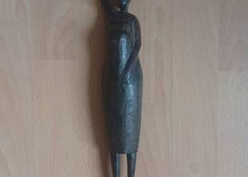 Afrykańska kobieta z dzbanem