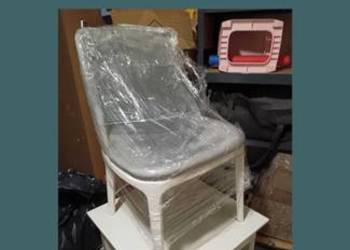 Sprzedam krzesła tapicerowane i stół kawowy