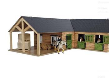 Stajnia narożna z 3 boksami i magazyem 68x77x27cm 1:24 610211