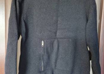 czarny gruby sweter