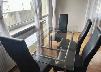 Zestaw stół szklany i 4 eleganckie czarne krzesła (ekoskóra)
