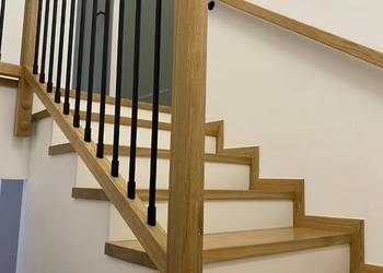 Balustrada na Schody Wewnętrzne z Rurkami w Pionie - Kompletna Balustrada…