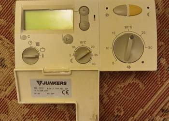 Regulator pokojowy Junkers TR200 Ceracontrol działający.