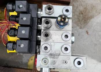 Trzysekcyjny rozdzielacz hydrauliczny LINDE