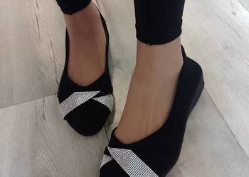 (42) Czarne, wygodne, bogato zdobione czółenka wieczorowe, NOWE