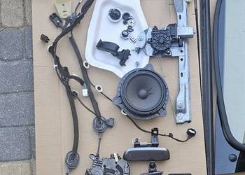 Renault twingo 3 części z dzwi prawy przód ,tył  2020r