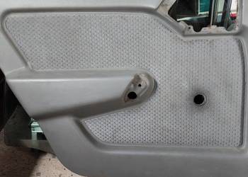 "Zawartość" drzwi Opel Vectra A