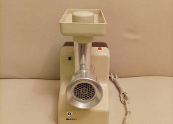 Elektryczna maszynka do mielenia mięsa Alaska FW 270 z lat 80 - tych.