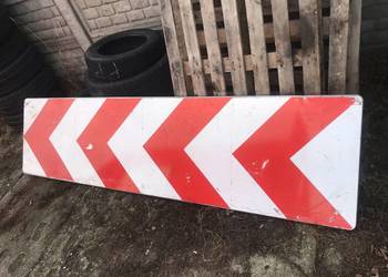 Znak drogowy U-3c U-3d tablica prowadząca 240 cm