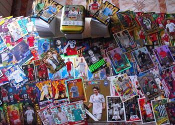 Super karty piłkarskie PANINI, oraz TOPPS. Różne. Zestaw 255 kart i puszka.