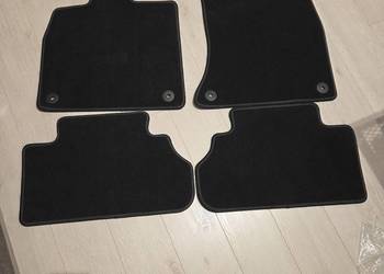 Komplet nowych dywaników welurowych Audi Q5 2025 SUV.