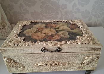 Szkatułka retro na biżuterię.