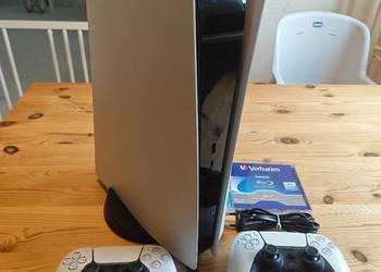 PlayStation 5,   2 pady