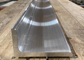 Kątownik aluminiowy 100x50x8mm PA38 T66