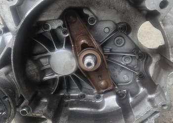 Skrzynia  VW golf 5 1.6  Turan .passat  .Seat