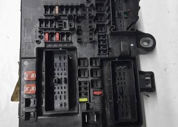 Opel Insignia A skrzynka bezpieczników 13277321