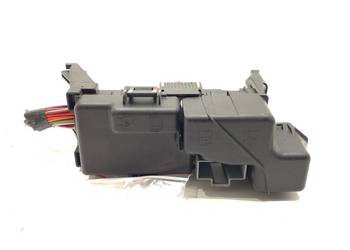 SKRZYNKA BEZPIECZNIKÓW VOLVO V60 I DPN13800159HWB Kombi 10-18 2.0 150K