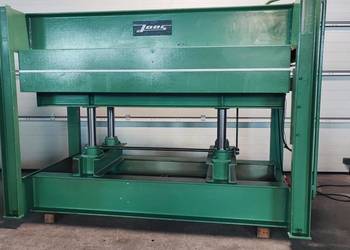 Prasa hydrauliczna do fornirowania