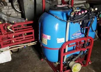 Opryskiwacz biardzki poziomowany hydraulicznie