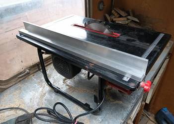 Piła pilarka 600W 230V drzewa stołowa pilarka