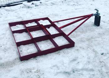 Równiarka ogrodowa niwelator równianie terenu stadniny