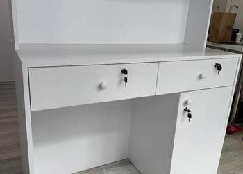 Nowoczesna ladowa recepcja / biurko robione na zamówienie – biała, zamykana