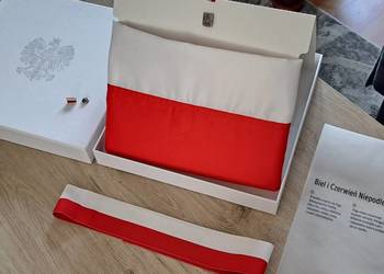 Flaga Polski W Pudełku, Orzeł, Orzełek