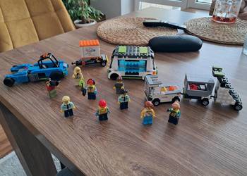 kilka pojazdów i figurek marka no name