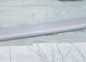 Listwa progowa lewy przod mercedes w210 2106802135