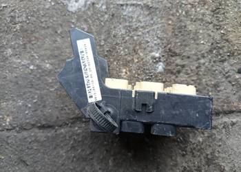 Skrzynka bezpieczników Toyota Avensis T25 2.0 D4D